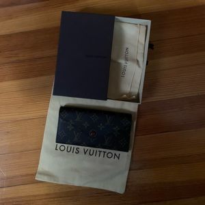 Louis Vuitton emillie wallet
